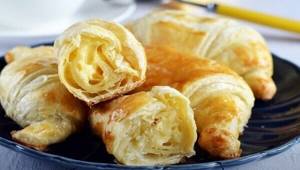 Fragrant croissants with cheese