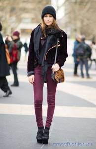 What to wear with burgundy or wine jeans