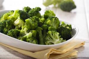 Steamed broccoli in a slow cooker
