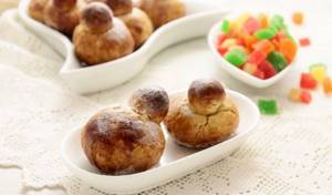 Buns with candied fruits