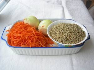 Чечевица с луком и морковью