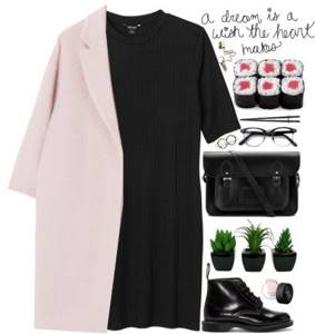 Черное платье с розовым жакетом.