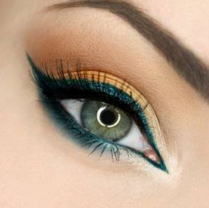 Colored arrows for evening make-up