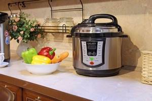 Diet vegetable soup in a slow cooker