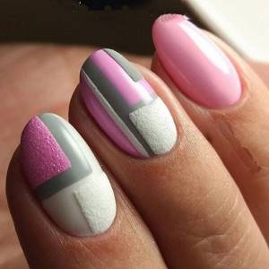 Дизайн ногтей в серо-розовом цвете. Фото маникюра, модные тенденции 2021