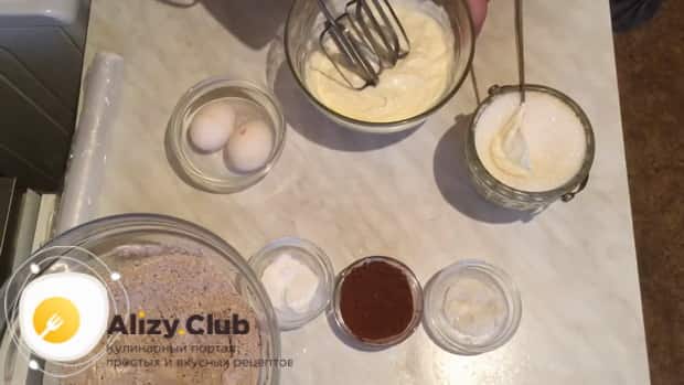 To prepare the sour cream pie, whisk the ingredients