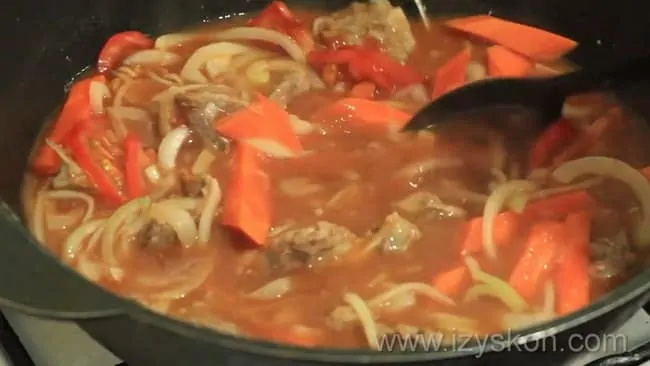 To prepare beef shurpa, add vegetables and tomato paste to the broth.