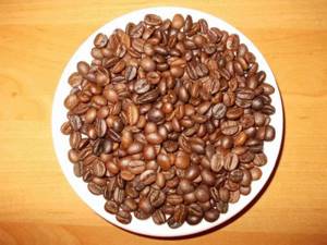 Для создания топиария можно приобрести самый дешевый кофе: самое главное — это правильная форма зерен