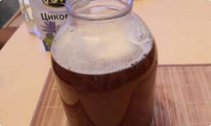 Add yeast to a jar of kvass