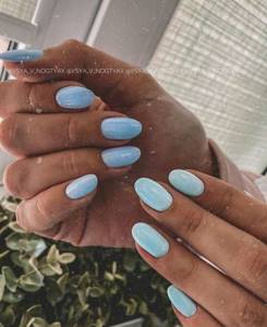Two shades of the sea on nails