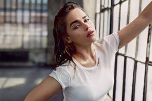 Emilia Clarke. Candid photos, hot in a swimsuit, figure, plastic surgery, biography 