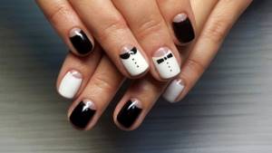 Another interesting idea for a lunar manicure with a transparent hole