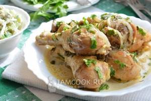 Photo of chicken drumsticks in a slow cooker