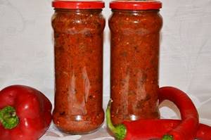 Photo sauce with tomatoes and eggplants for the winter