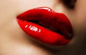 The idea of ​​drawing lips in a romantic style