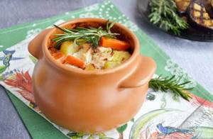 turkey with potatoes in a pot