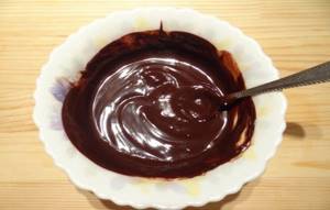 How to prepare chocolate icing for a cake from cocoa and milk?