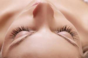 how to grow long eyelashes at home