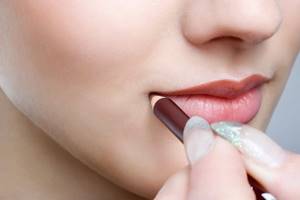 Как правильно красить губы помадой