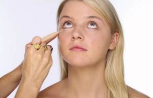 How to Apply Concealer-Cover Under Eye Circles