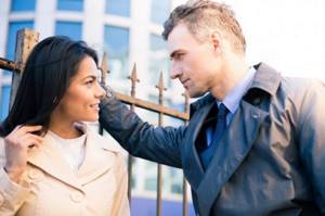 How to recognize that a guy is flirting