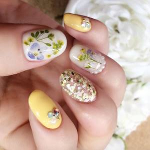 как сделать дизайн ногтей с сухоцветами