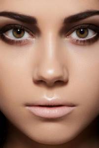 Как сузить глаза с помощью макияжа без стрелок. Как визуально уменьшить глаза: мнение эксперта