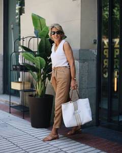What pants should a woman over 50 choose for the summer?