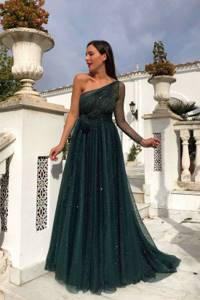 What color to choose a women&#39;s evening dress