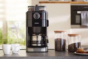Drip coffee maker with coffee grinder