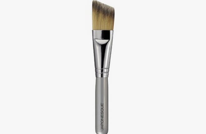 Foundation brushes come in several types.