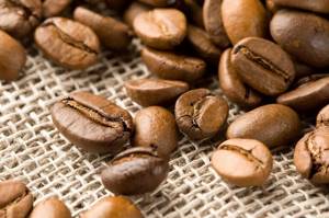 Coffee contains vitamins PP, B1 and B2, macro- and microelements, potassium, calcium, sodium, iron, magnesium