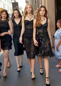 Dolce Gabbana SS 2021 collection: love, hearts and many flowers