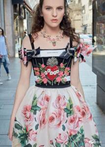 Коллекция Dolce Gabbana SS 2021: любовь, сердца и много цветов