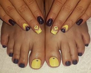 A combination of two contrasting colors in manicure and pedicure
