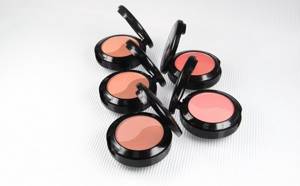 Compact blush can always be at hand and will help you quickly touch up your makeup
