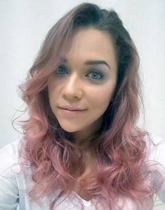 Коричнево розовый цвет волос на средние волнистые волосы