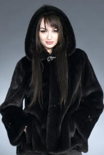 Short fur coats: fashionable styles from different types of fur