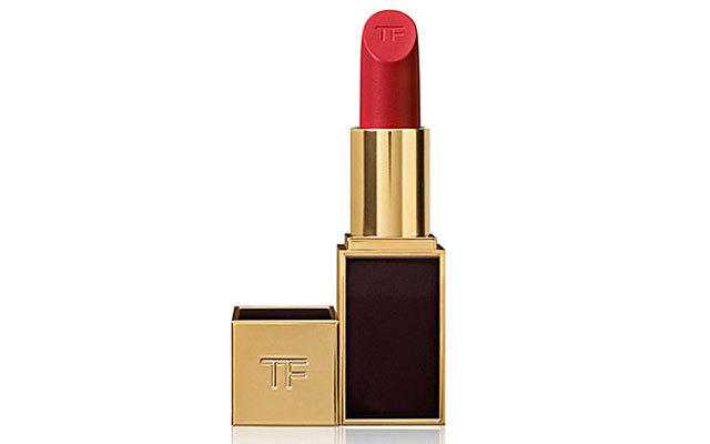 Red lipstick: the best shades, tips and video instructions (photo 7)
