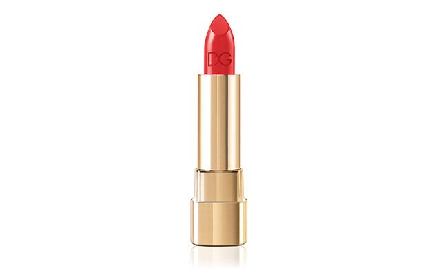 Red lipstick: the best shades, tips and video instructions (photo 8)