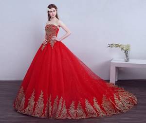 Red dress: fashion styles and examples of what to wear them with
