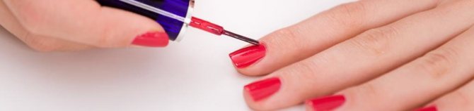 Red color to visually lengthen nails