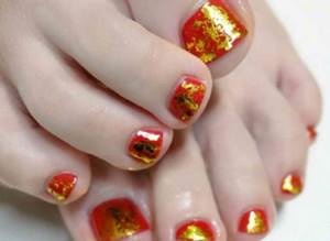 red pedicure with foil