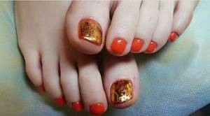 red pedicure with gold foil