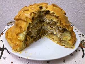 Kurnik from shortcrust pastry: recipe with photo