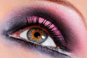 Makeup for looming eyelids for gray eyes