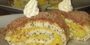 Poppy seed roll with cream