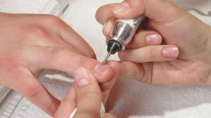 Manicure for beginners: removing cuticles with a cutter