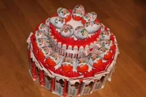 A child&#39;s dream is a cake made from many eggs and Kinder bars.