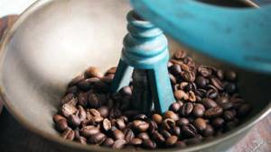 Methods for cleaning a coffee grinder